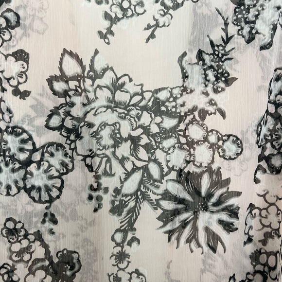 Sheer pink and black hi lo vest from Chicos - Picture 3 of 8